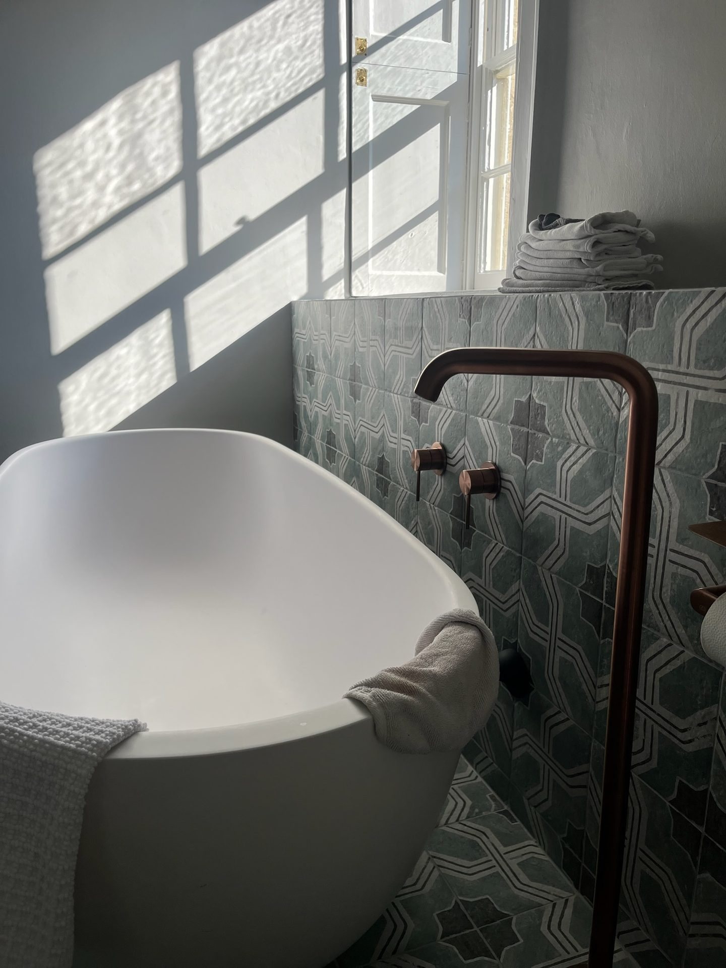 Freestanding bath and copper fittings